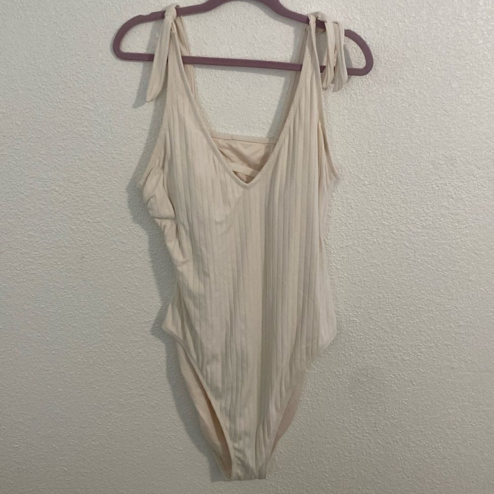 Shade & Shore-cream-one piece swimsuit- tie shoulder strap- cut out back-Size XL